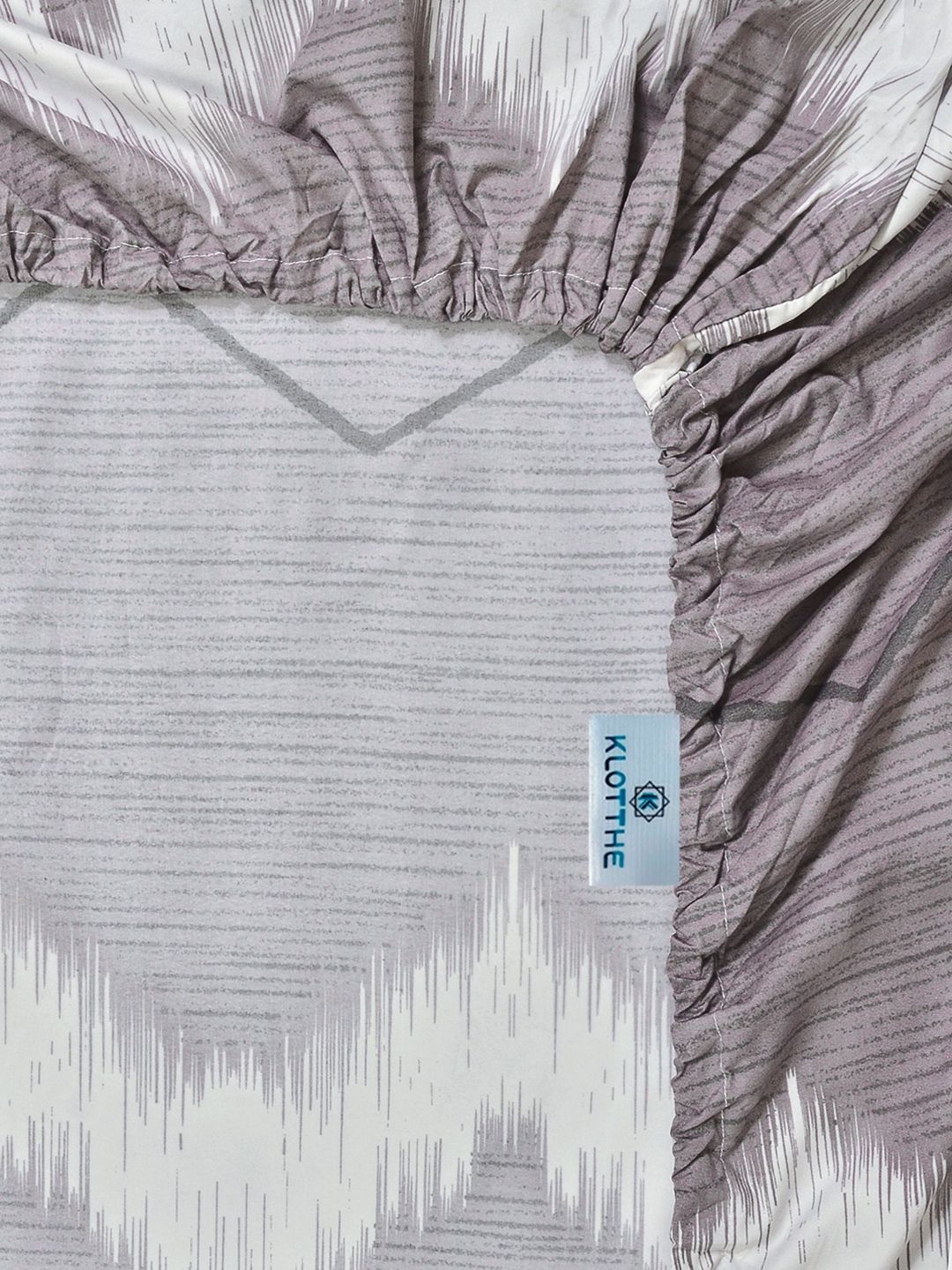 KLOTTHE Grey Printed 300 TC King Size Bedsheet With 2 Pillow Covers