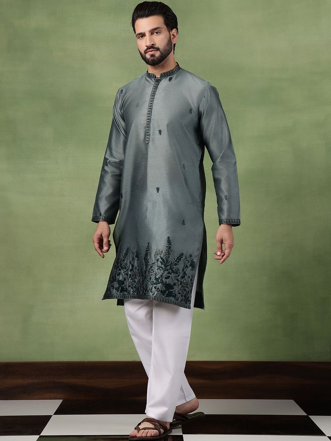 SOJANYA Men Floral Embroidered Thread Work Kurta