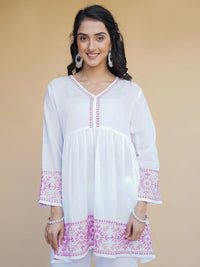 HOUSE OF KARI Floral Embroidered Chikankari Pure Cotton Short Kurti
