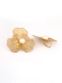VOGUE PANASH Gold-Plated Pearls Beaded Floral Shaped Studs