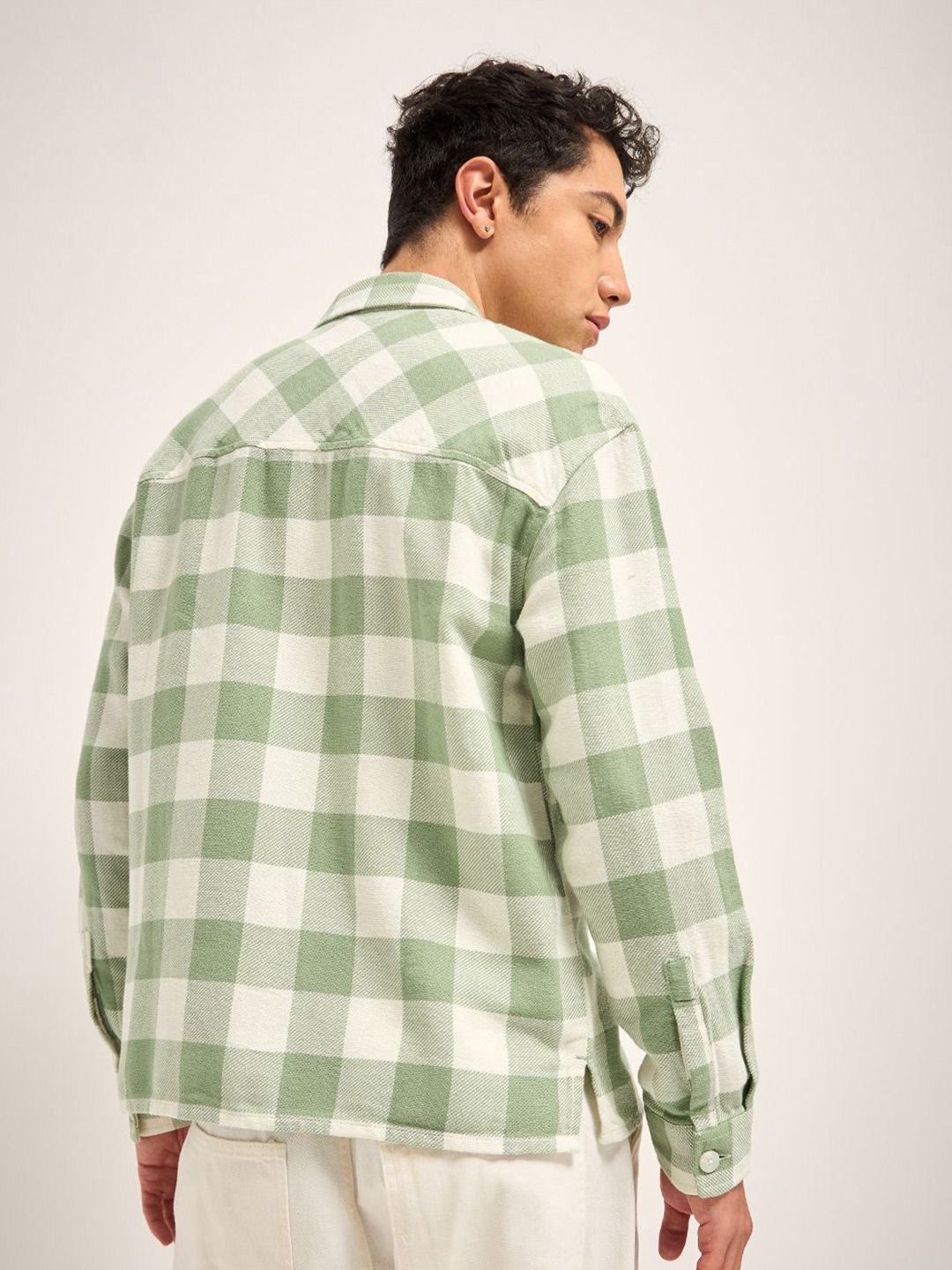 THE BEAR HOUSE Men Spread Collar Buffalo Checked Cotton Relaxed Fit Casual Shirt