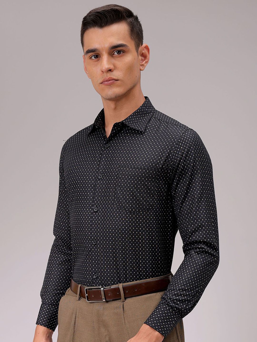 The Indian Garage Co. X Luxe Men Cutaway Collar Micro Ditsy Printed Slim Fit Formal Shirt