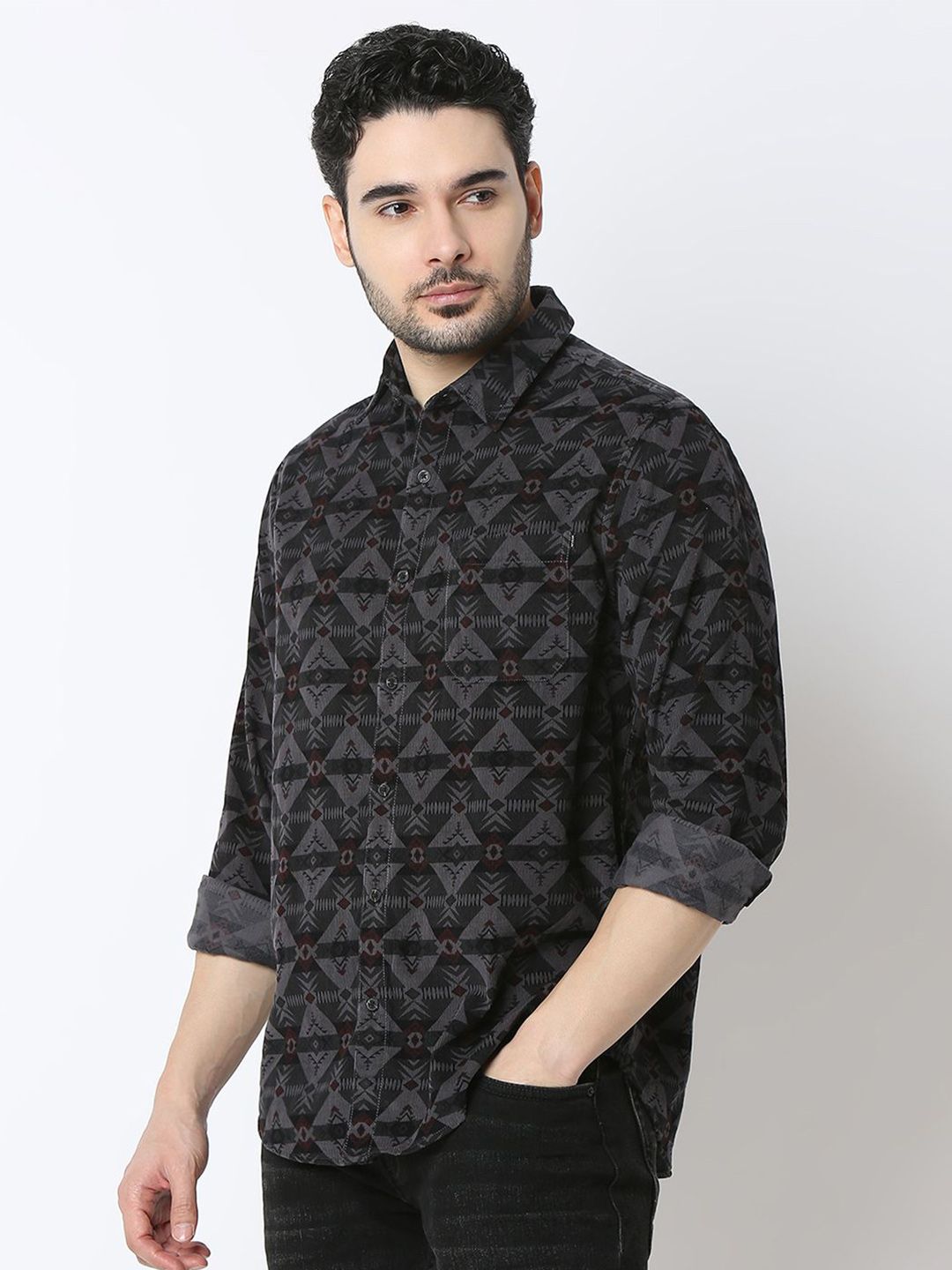 SPYKAR Men Slim Fit Spread Collar Geometric Printed Casual Shirt