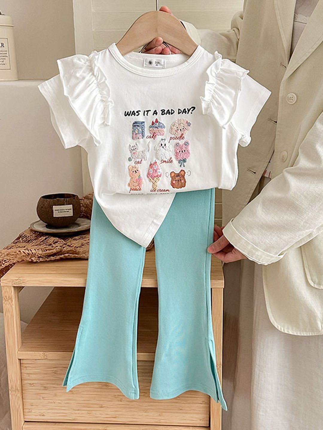 YK Girls Printed Top With Trouser Clothing Set