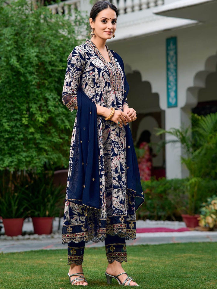 Kalini Floral Printed Thread Work Anarkali kurta dengan Palazzos & Dupatta
