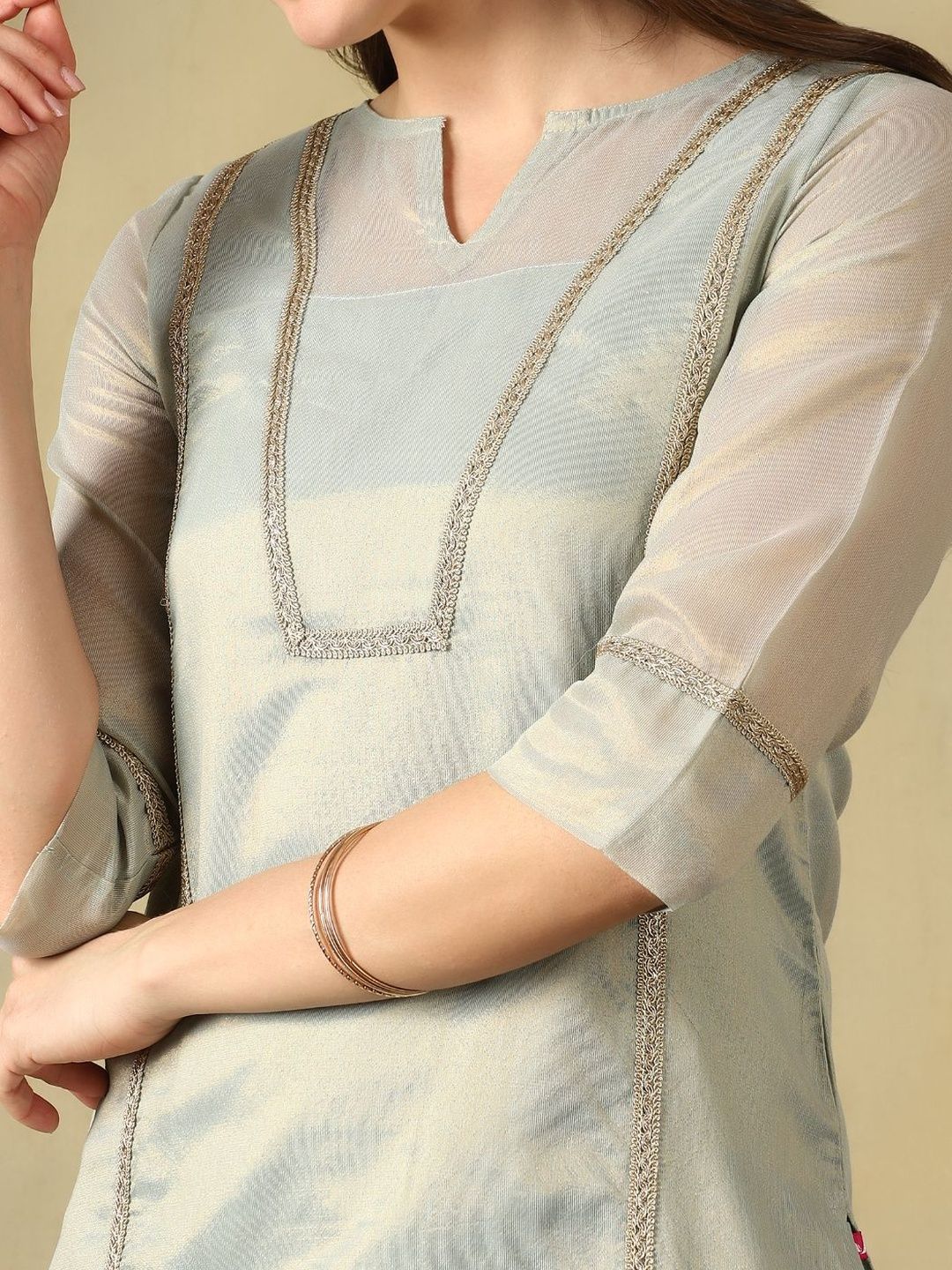 Mamicha Women Regular Thread Work Kurta with Trousers