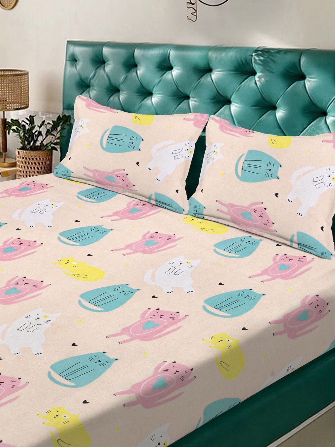 Myntra Elegant Homes Beige Cartoon Print 300 TC King Double Bedsheet dengan 2 Sarung Bantal
