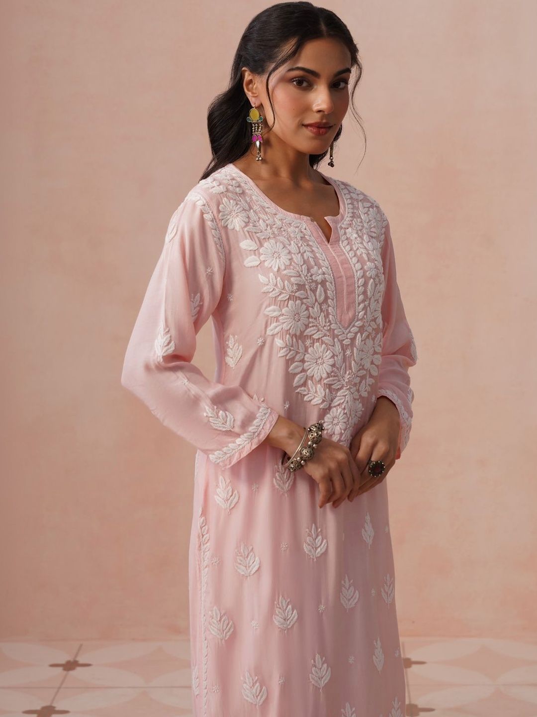 Rumah Wanita Chikankari Motif Etnik Bersulam Kurta Chikankari