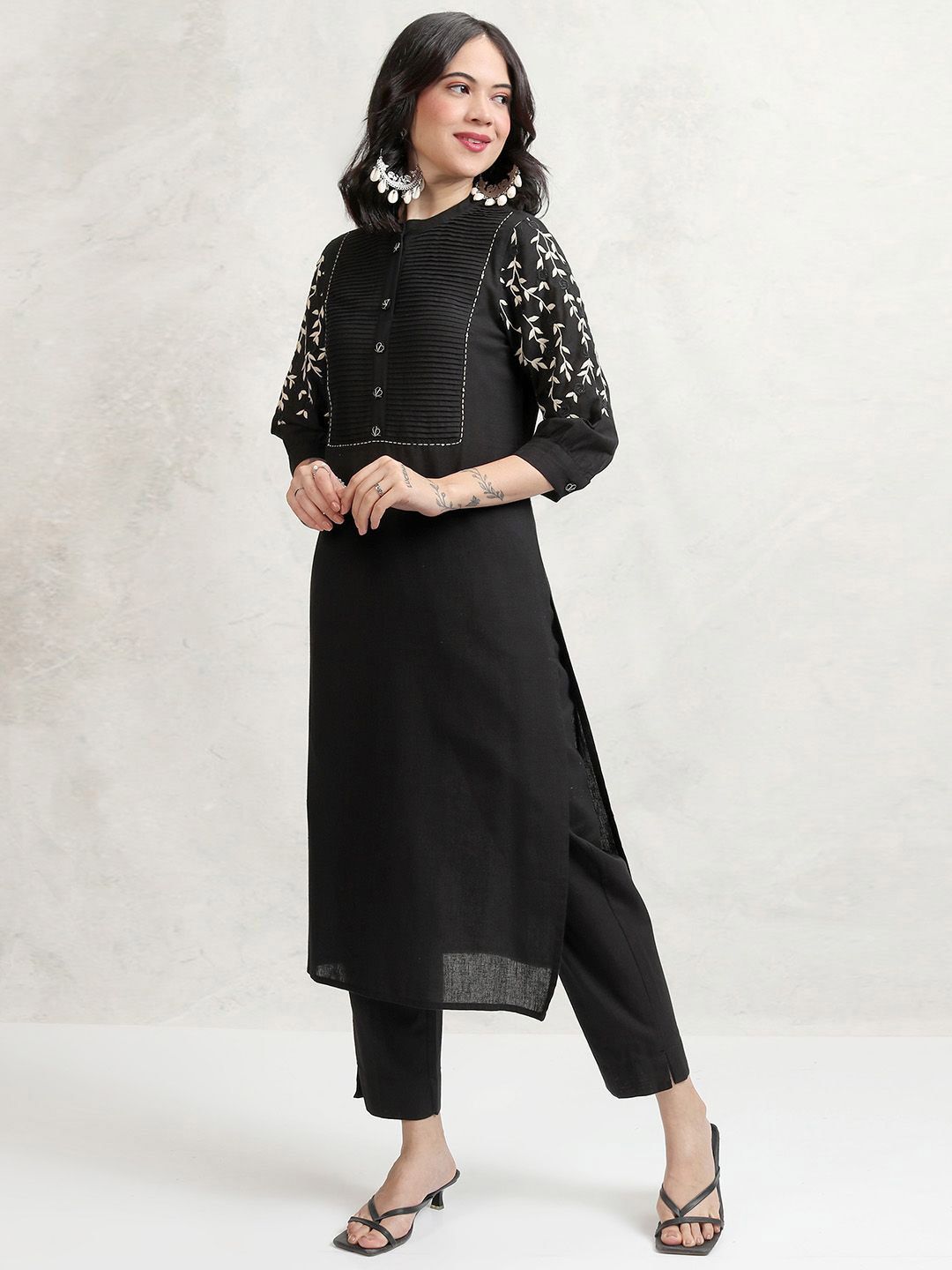 Vishudh Women Floral Embroidered Regular Pure Cotton Kurta with Trousers