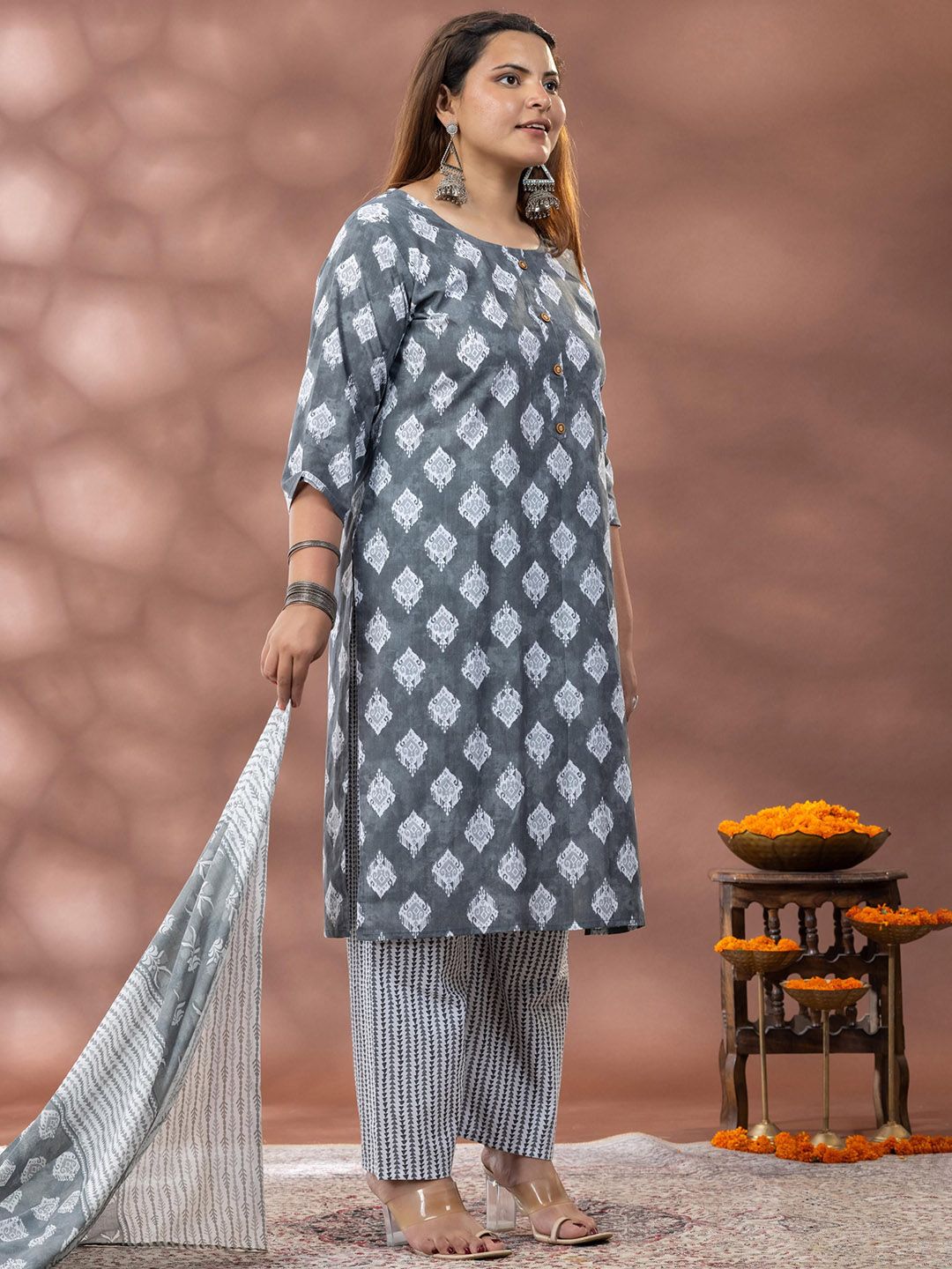 Mamicha Regal Ethnic Motifs Printed Kurta With Palazzos & Dupatta