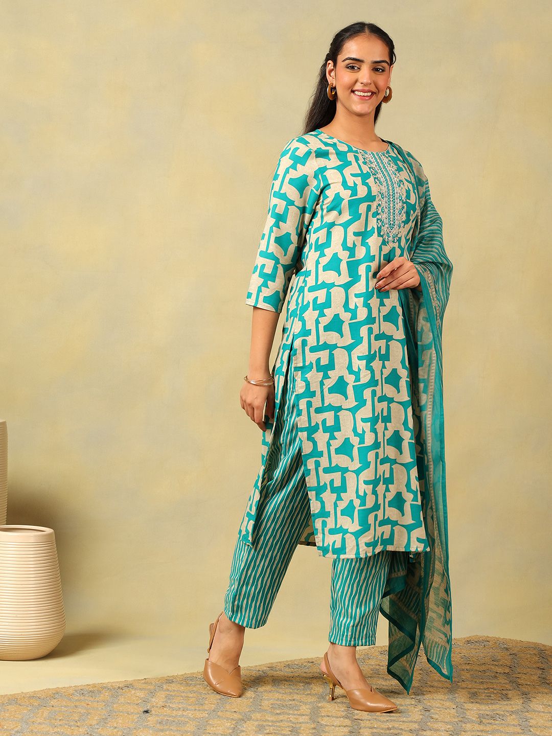 Mamicha Women Printed Regular Thread Work Pure Cotton Kurta with Trousers & With Dupatta