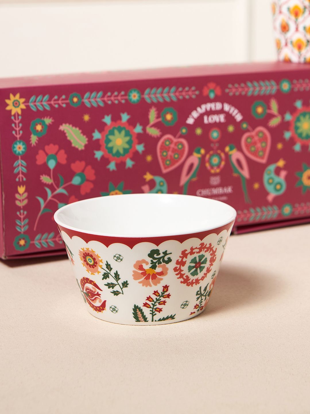 Chumbak Red &amp; Beige Suzani Bloom Tea Trio Set Hadiah 3 Didatangkan Dalam Kotak Hadiah
