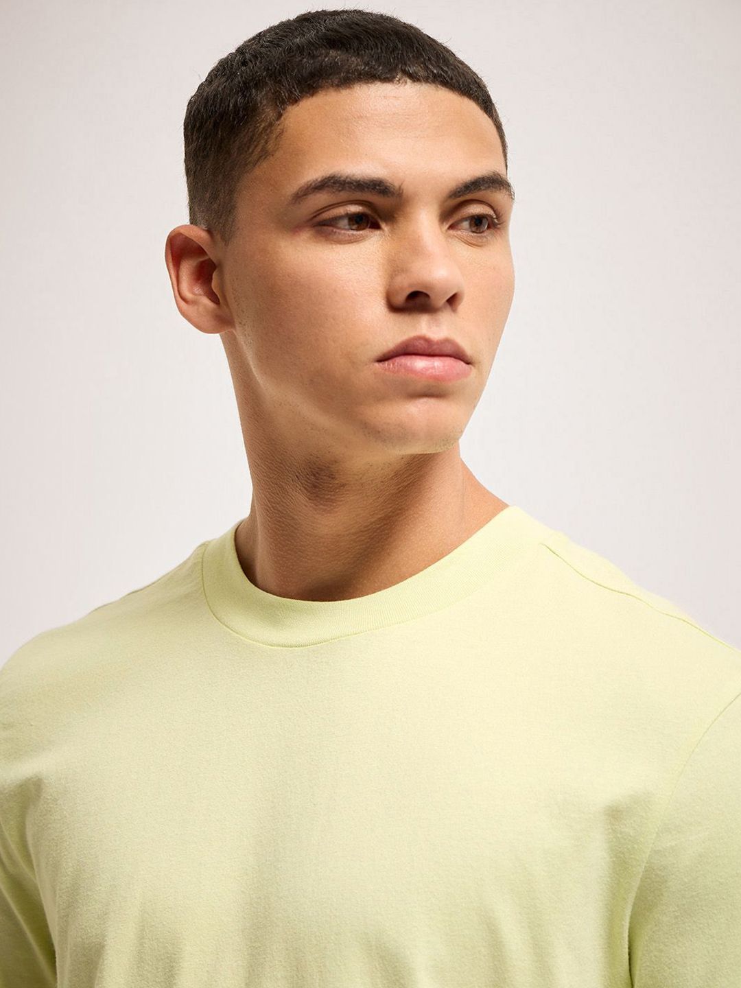 THE BEAR HOUSE Men Solid Round Neck Pure Cotton Relaxed Fit T-shirt