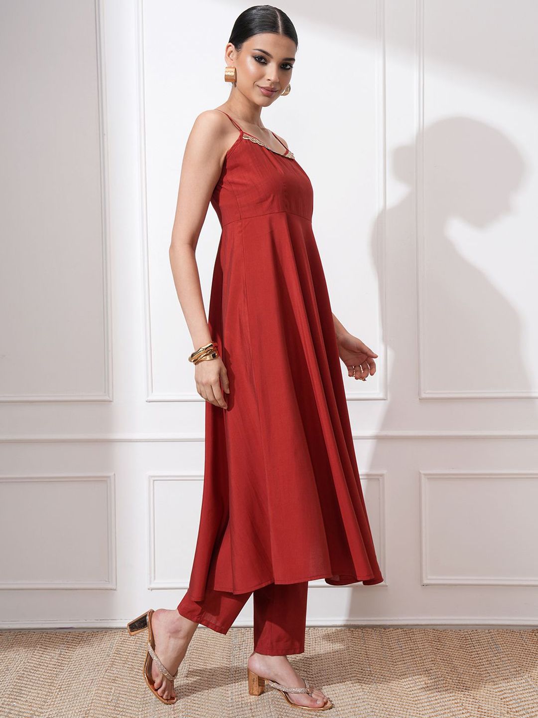 Vishudh Women Regular Sequinned Kurta with Trousers & With Dupatta