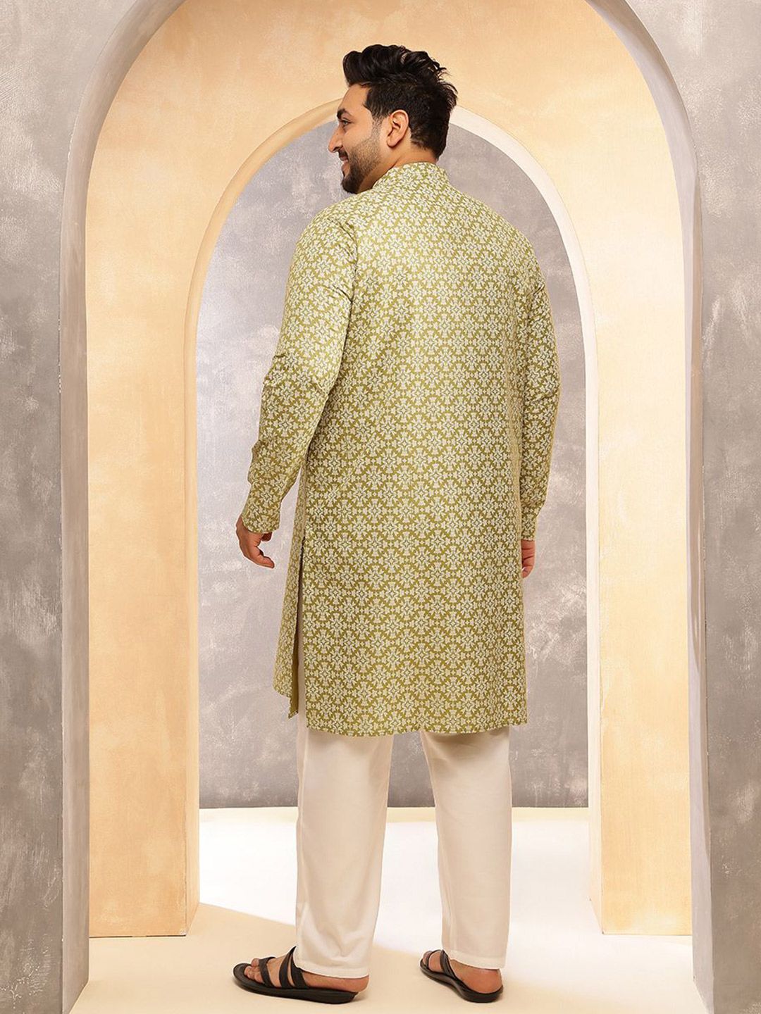 SOJANYA PLUS Floral Printed Mandarin Collar Straight Kurta