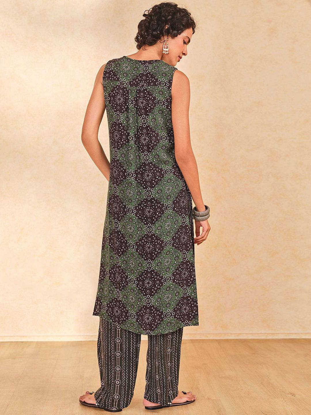 Global Desi Floral Printed V-Neck Kurta With Trousers