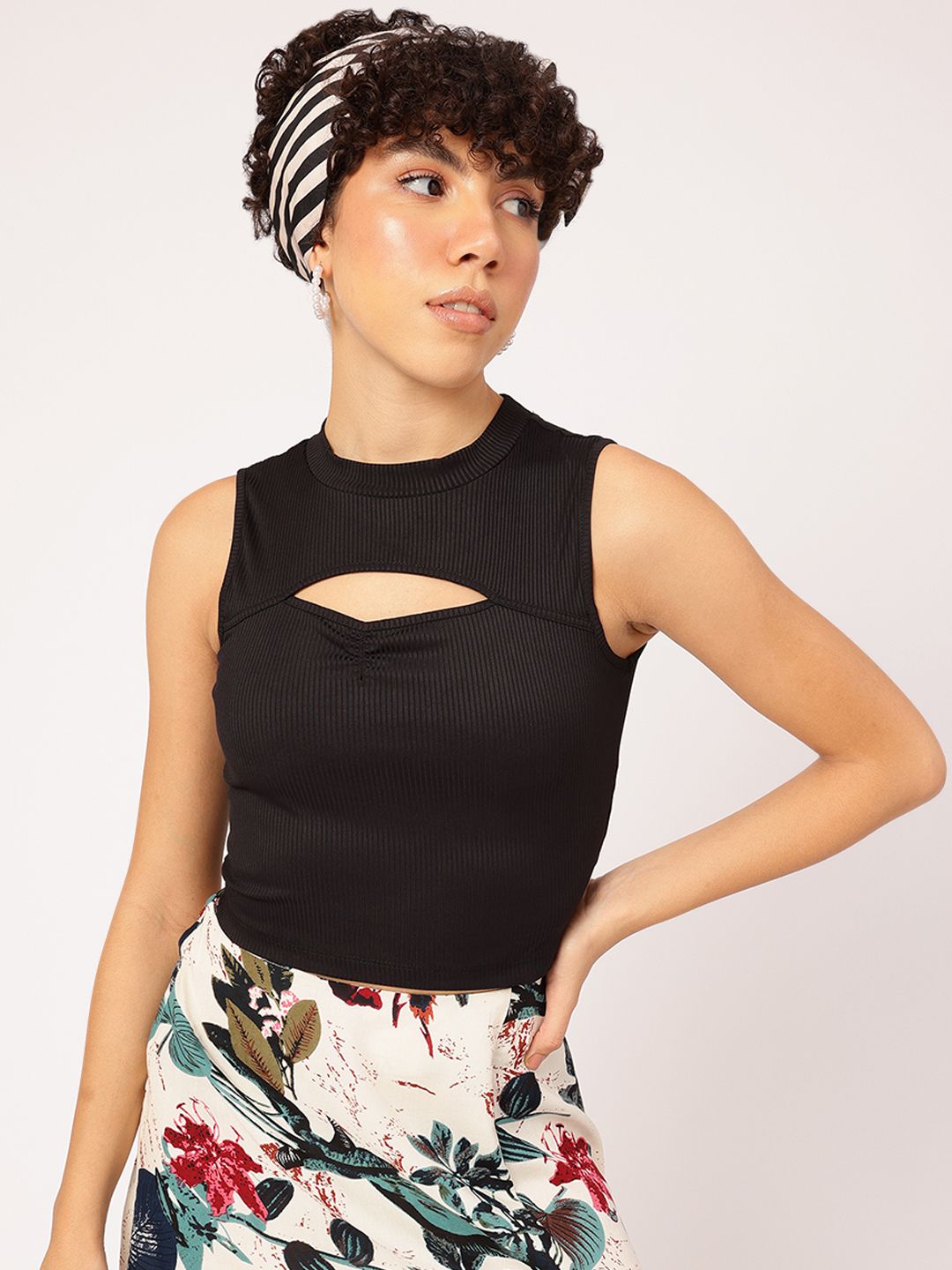 DressBerry Vintage Twist Cut-Out Ribbed Crop Top