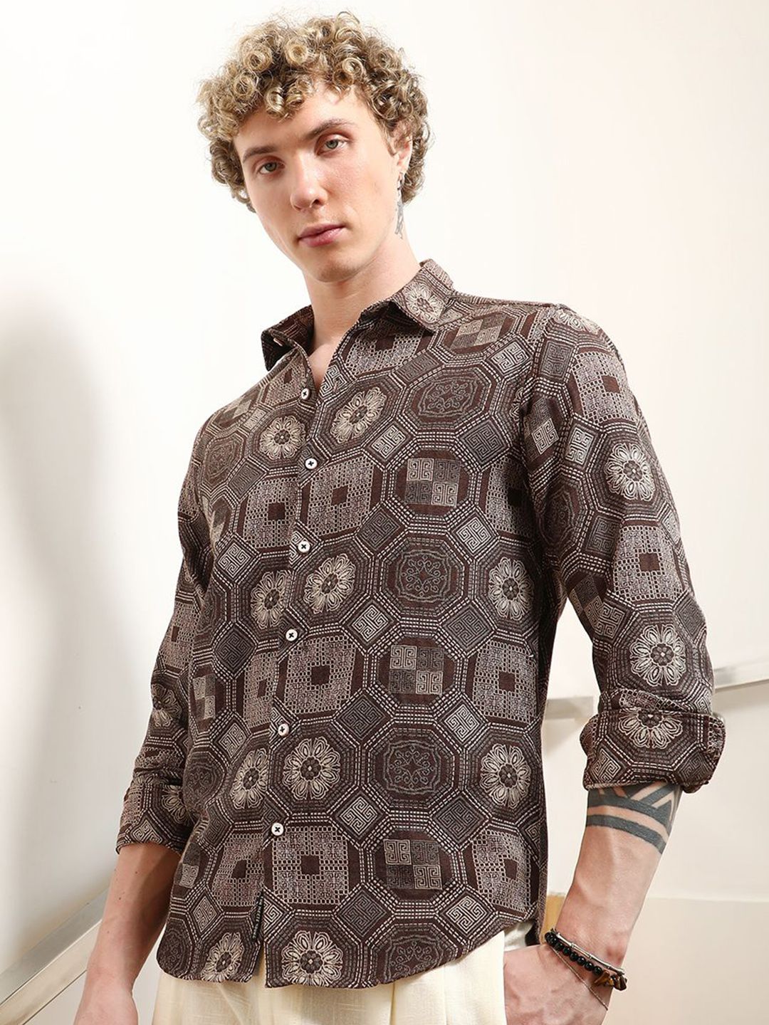 Campus Sutra Geometric Printed Casual Shirt