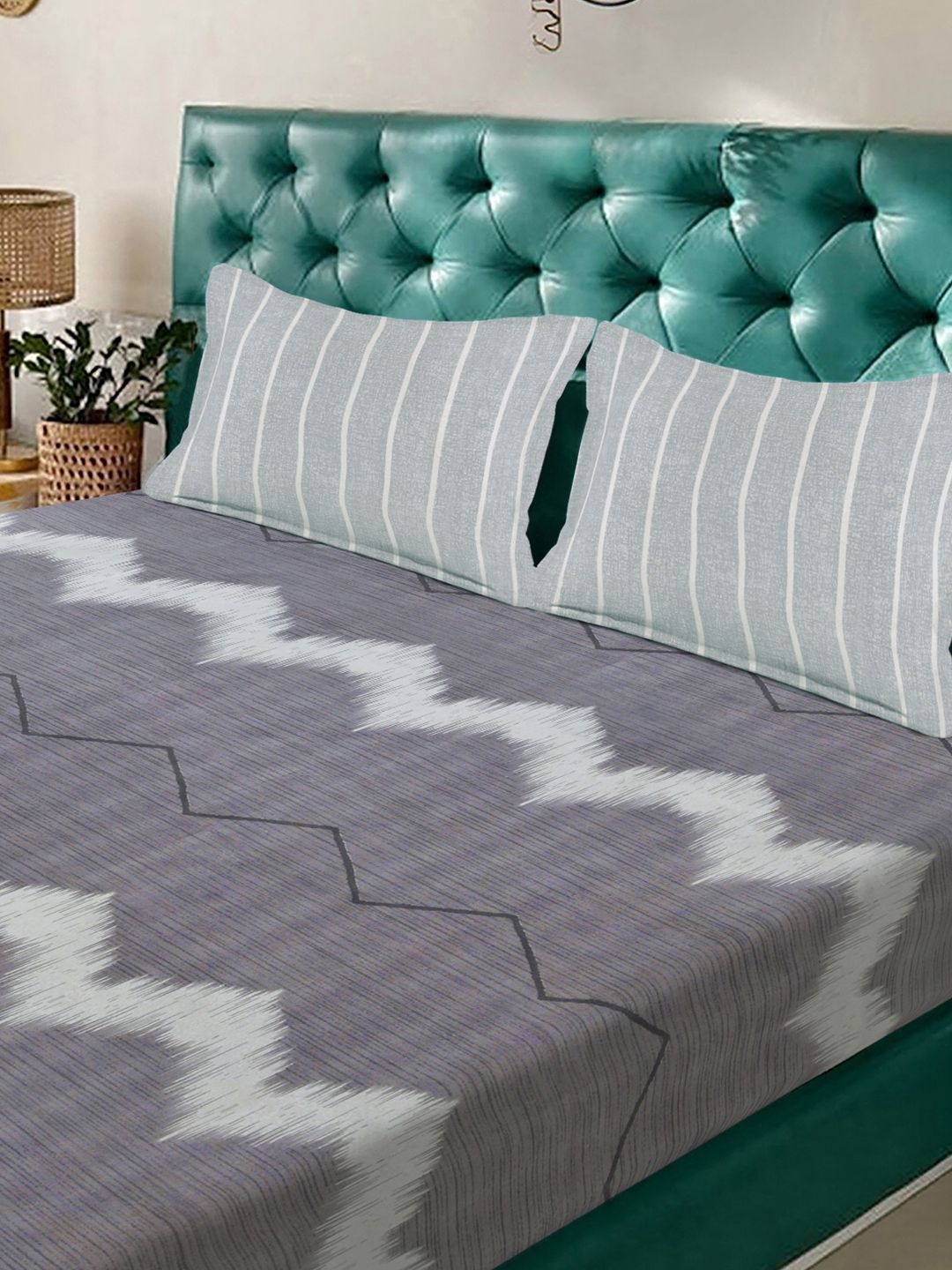 KLOTTHE Grey Printed 300 TC King Size Bedsheet With 2 Pillow Covers