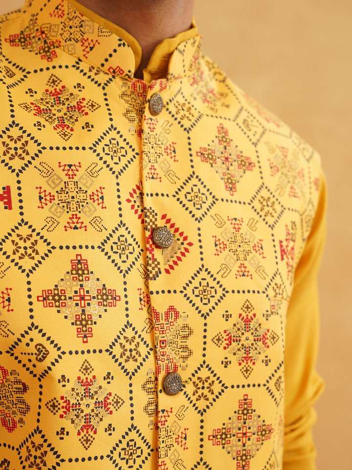 SOJANYA Band Collar Straight Kurta Dengan Churidar Dan Jaket Nehru