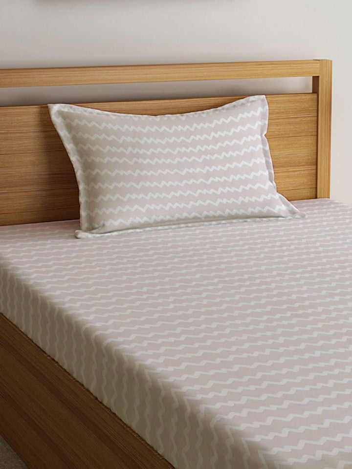 Myntra Elegant Homes Beige Chevron Polycotton Breathable 300 TC Dilengkapi Cadar Single Halus dengan Sarung Bantal-220 x 150 cm