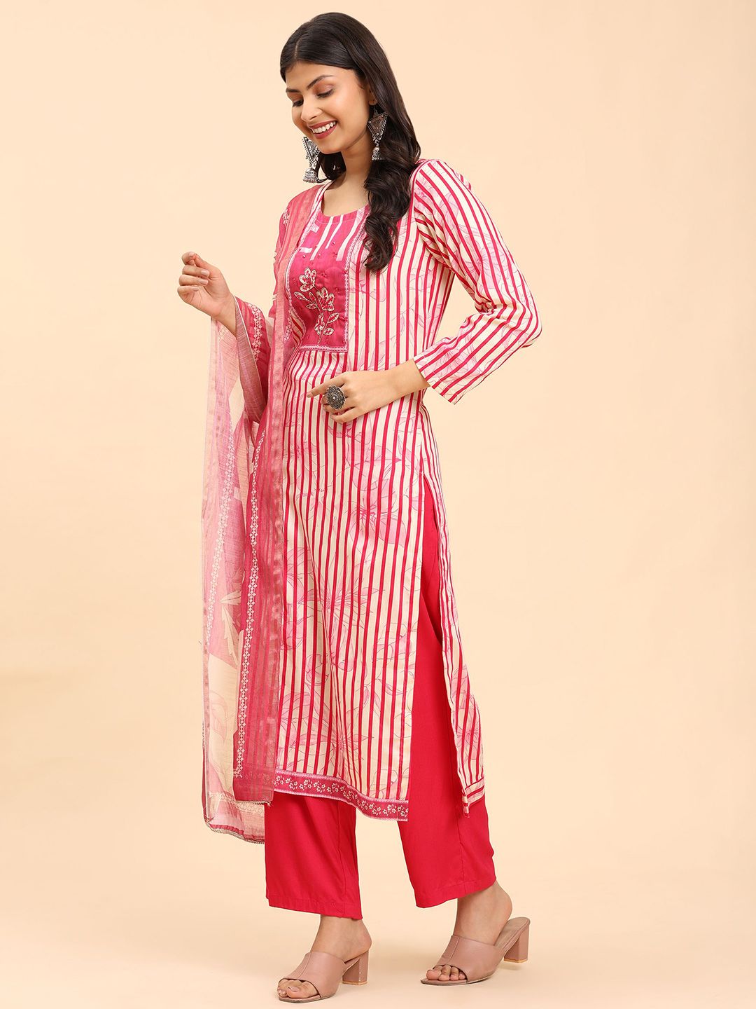 Mamicha Women Floral Printed Regular Pure Cotton Kurta with Palazzos & With Dupatta