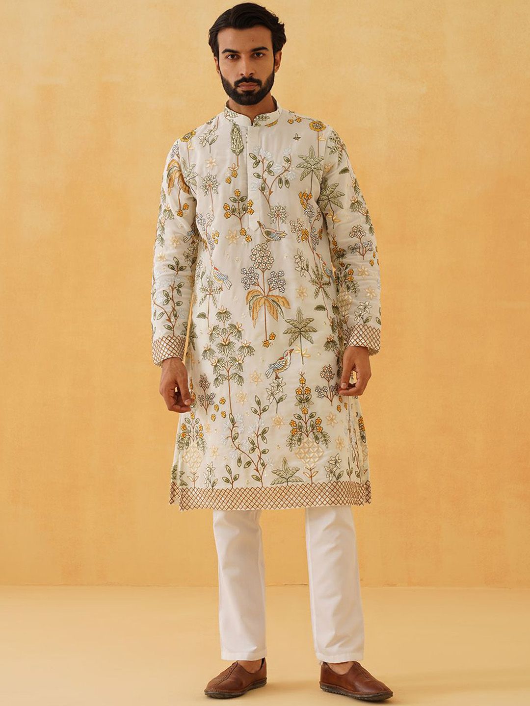 SOJANYA LUXE Floral Sulam Benang Kerja Kurta Lurus Georgette Dengan Seluar