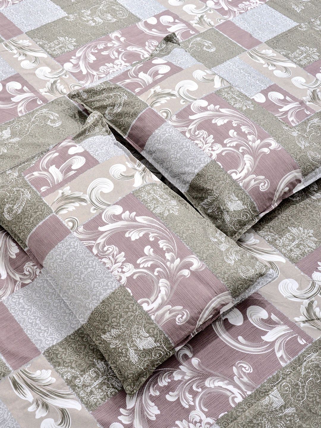 KLOTTHE Multi Floral Printed 300 TC King  Bedsheets