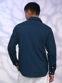 Kampus Sutra Lelaki Keselesaan menyebarkan Kolar berjalur baju kasual