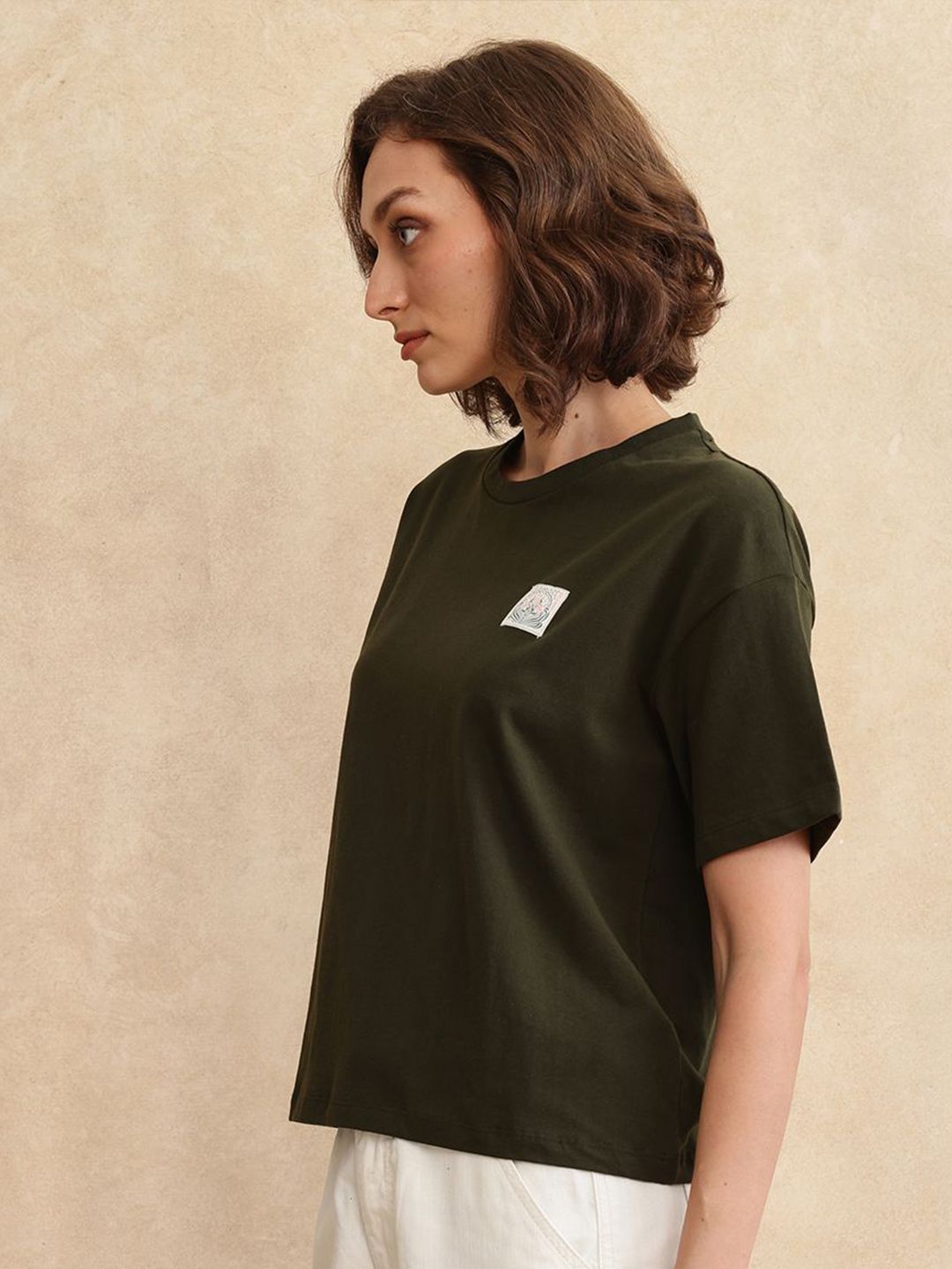 T-shirt wanita yang dicetak oleh wanita yang jarang dicetak