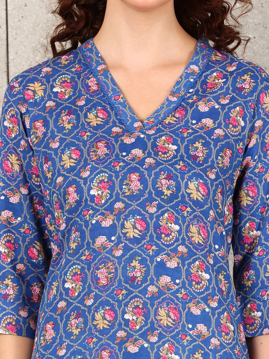 W Women Floral Printed Flared Sleeves Thread Work Kurta