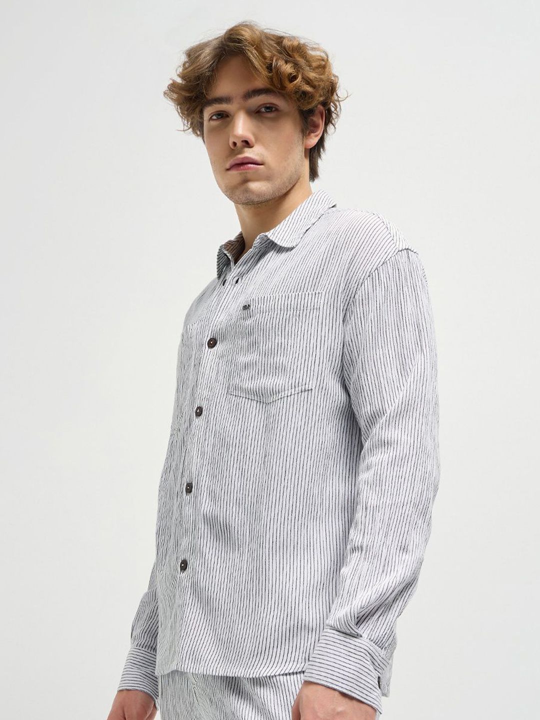 THE BEAR HOUSE Men Spread Collar Pinstripes Striped Casual Shirt