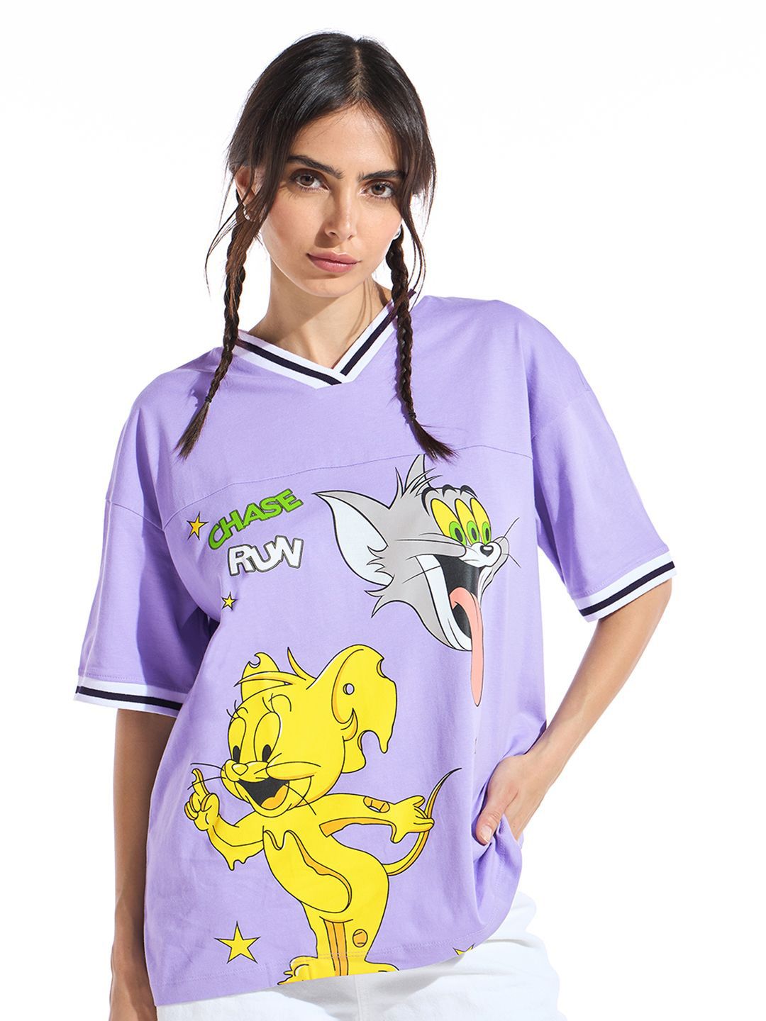 Bewakoof Women Graphic Printed V-Neck Cotton Oversized Tom & Jerry T-shirt