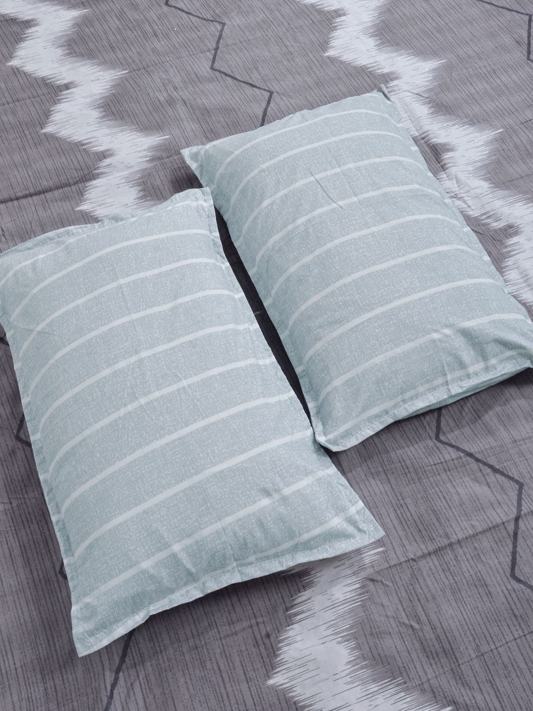 Aura Grey & White Geometric 300 TC Fitted Double King Bedsheet Set-2.5 m X 2.25 m