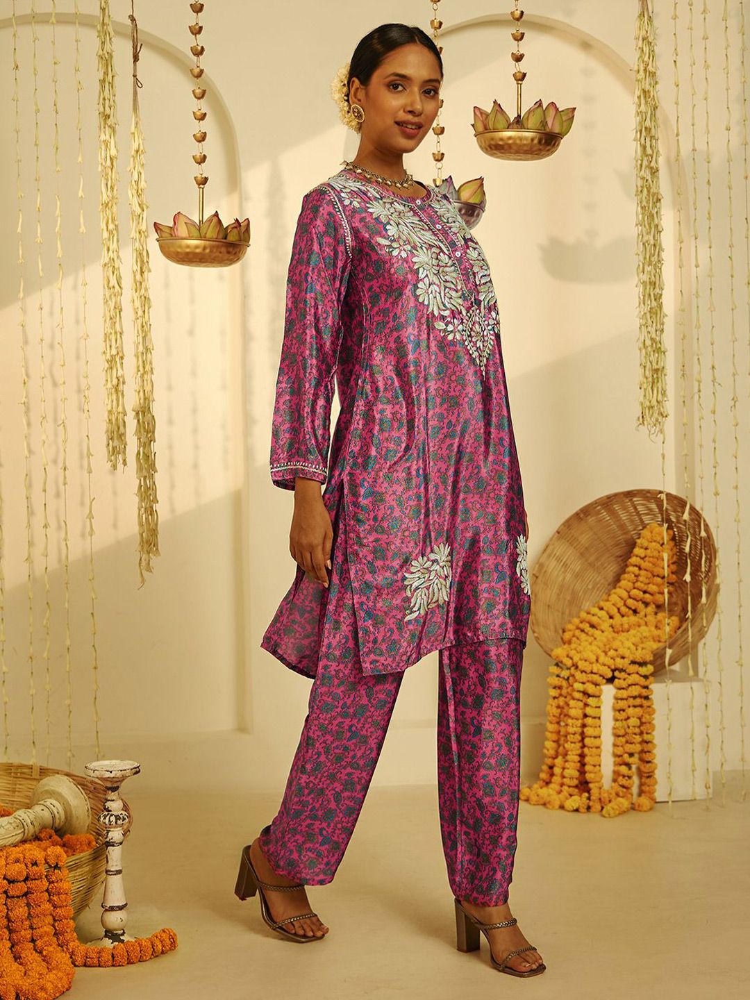House of Chikankari Women Pink Crepe Chikankari Embroidered Kurta Set