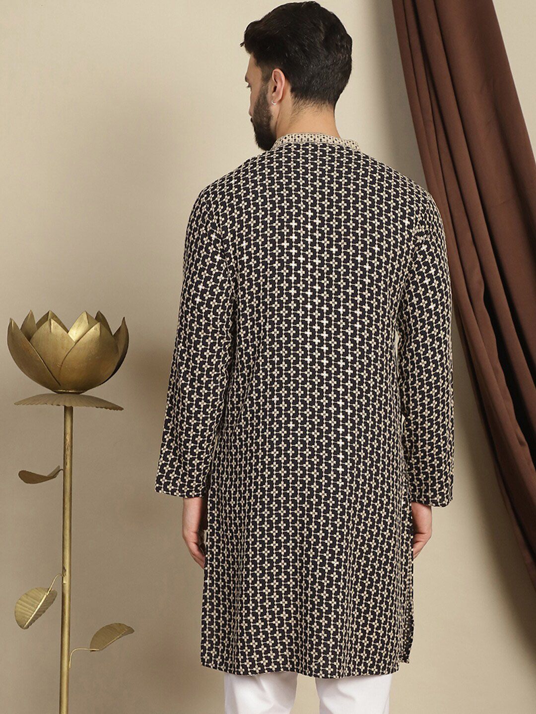Anouk Motif Etnik Hitam Bersulam Kolar Mandarin Kurta Lurus Kapas Tulen