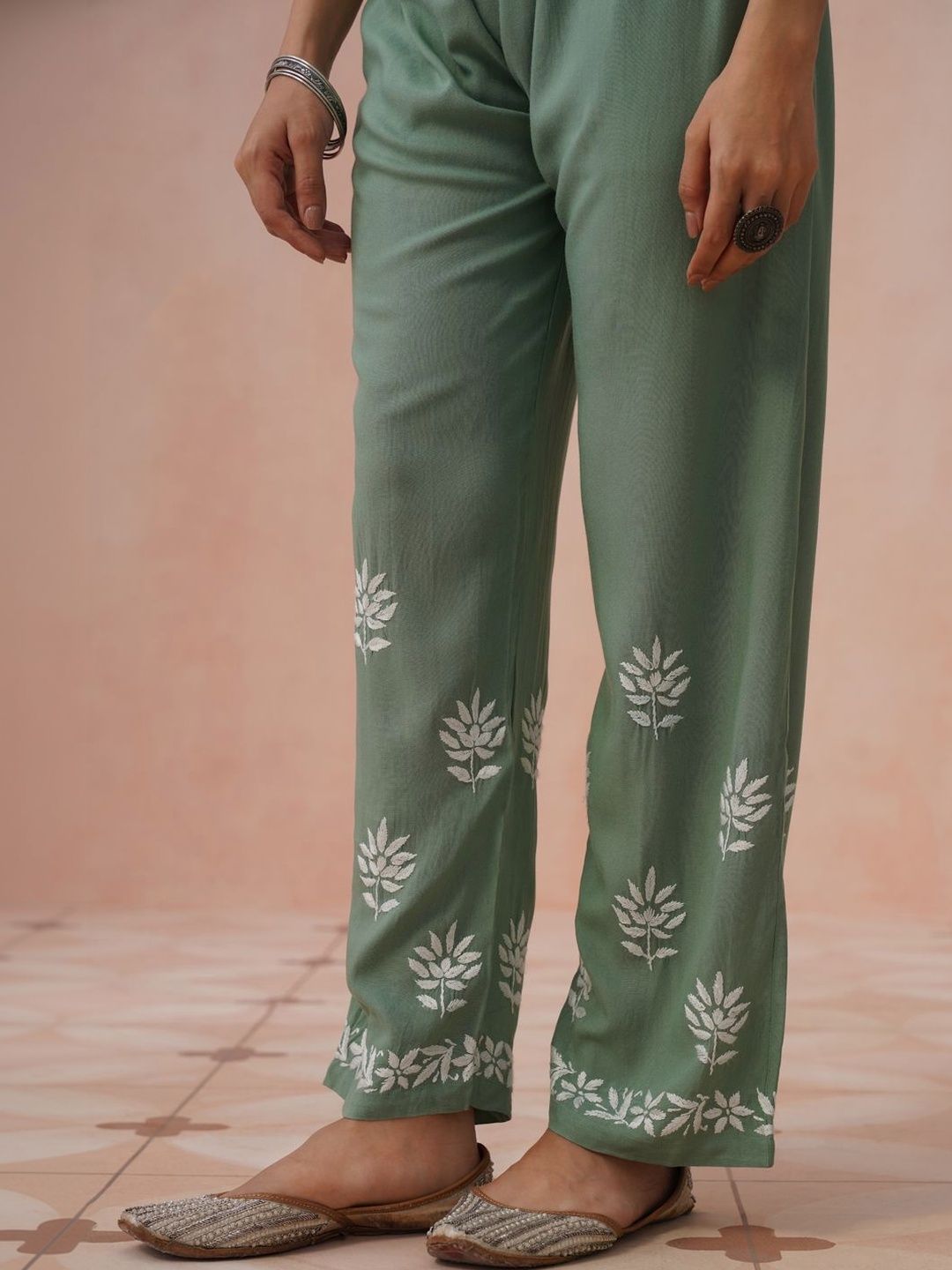 Rumah Chikankari Kurta Chikankari Biasa Wanita dengan Seluar