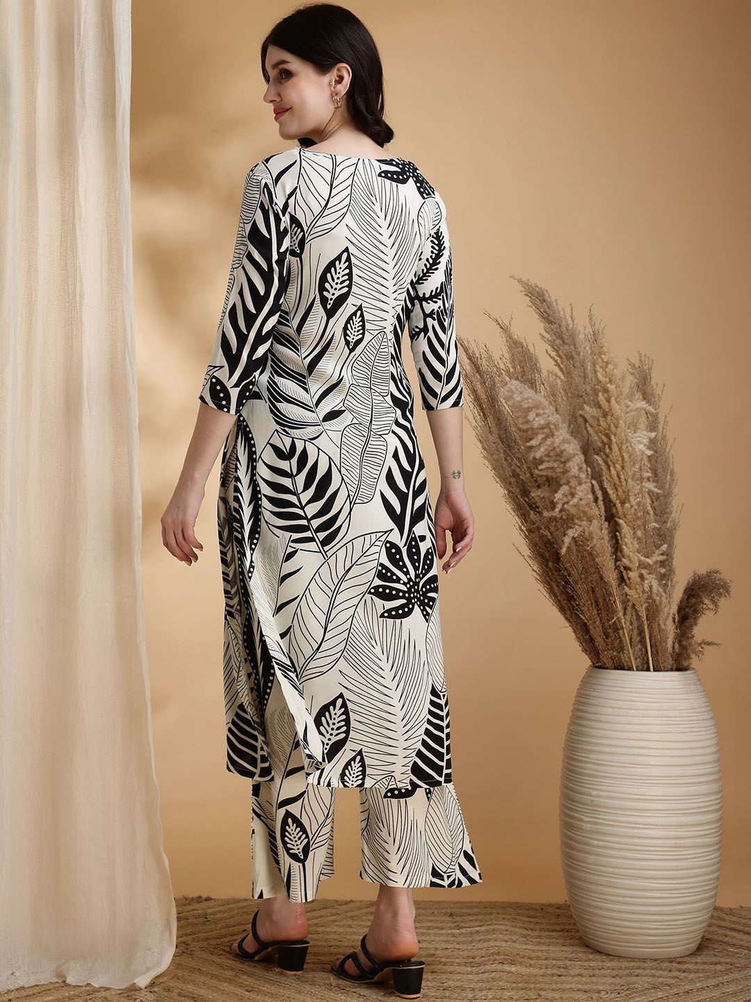 KALINI Women  Printed Regular Kurta with Palazzos