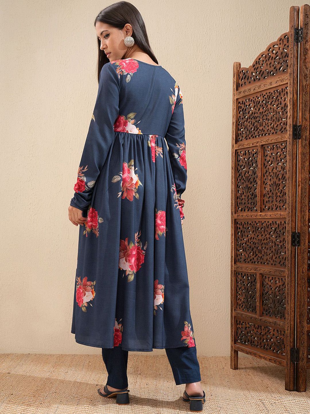 Vishudh Floral Printed Thread Work Anarkali Kurta