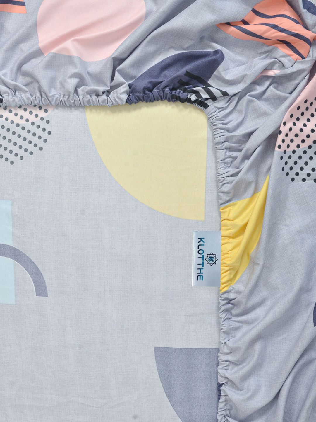 KLOTTHE Grey Geometric Printed Dilengkapi 300 TC King Bedsheet Dengan 2 Sarung Bantal