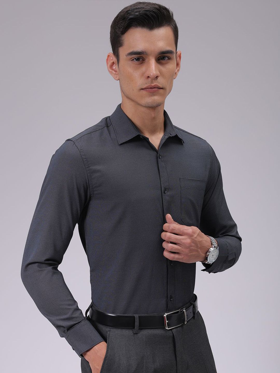 The Indian Garage Co. X Luxe Men Cutaway Collar Solid Slim Fit Formal Shirt