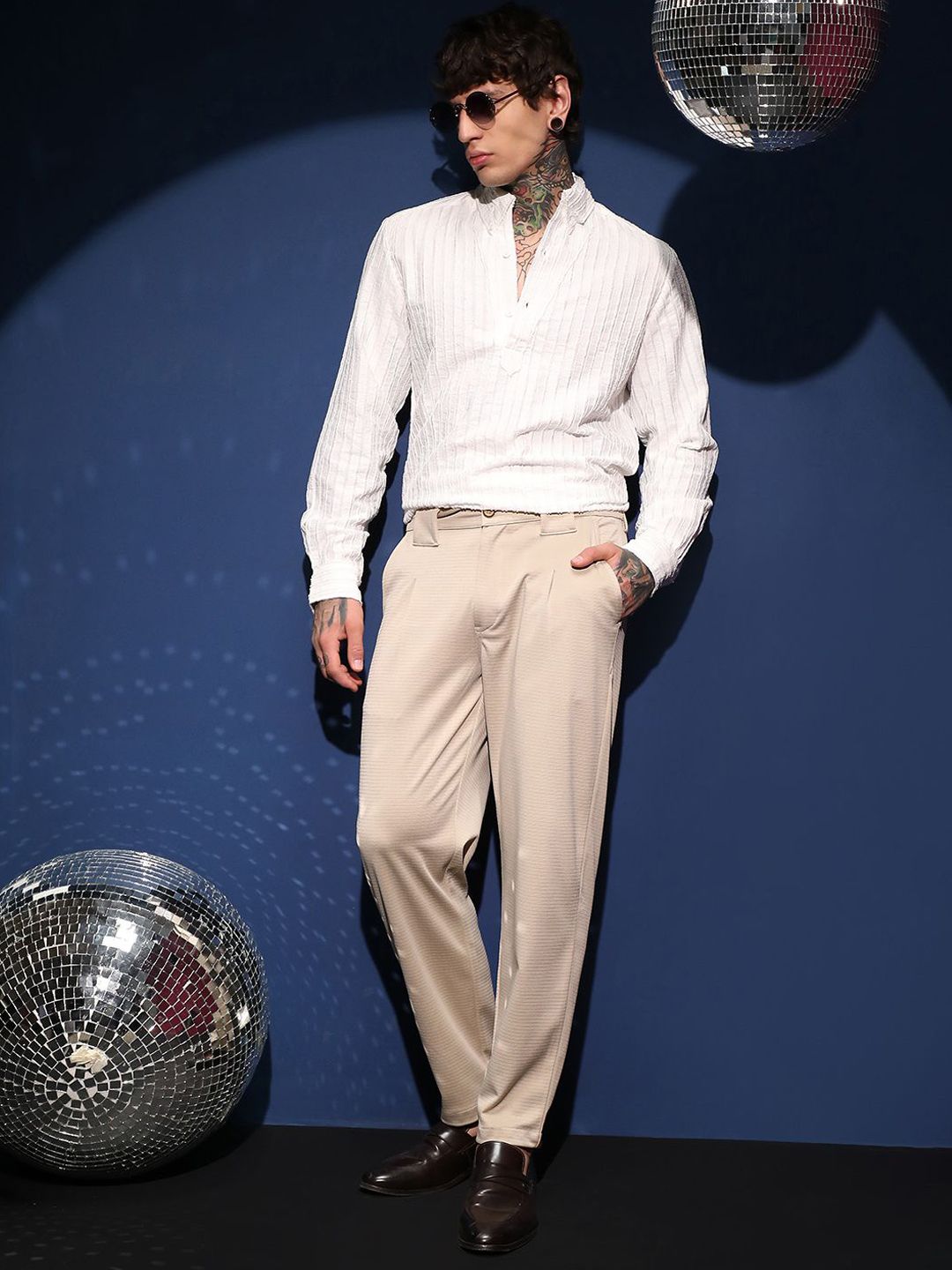 Campus Sutra Men Comfort Solid Chino Trousers