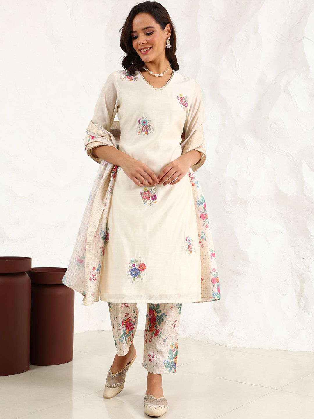 W Women Floral Printed Regular Thread Work Kurta with Trousers & With Dupatta