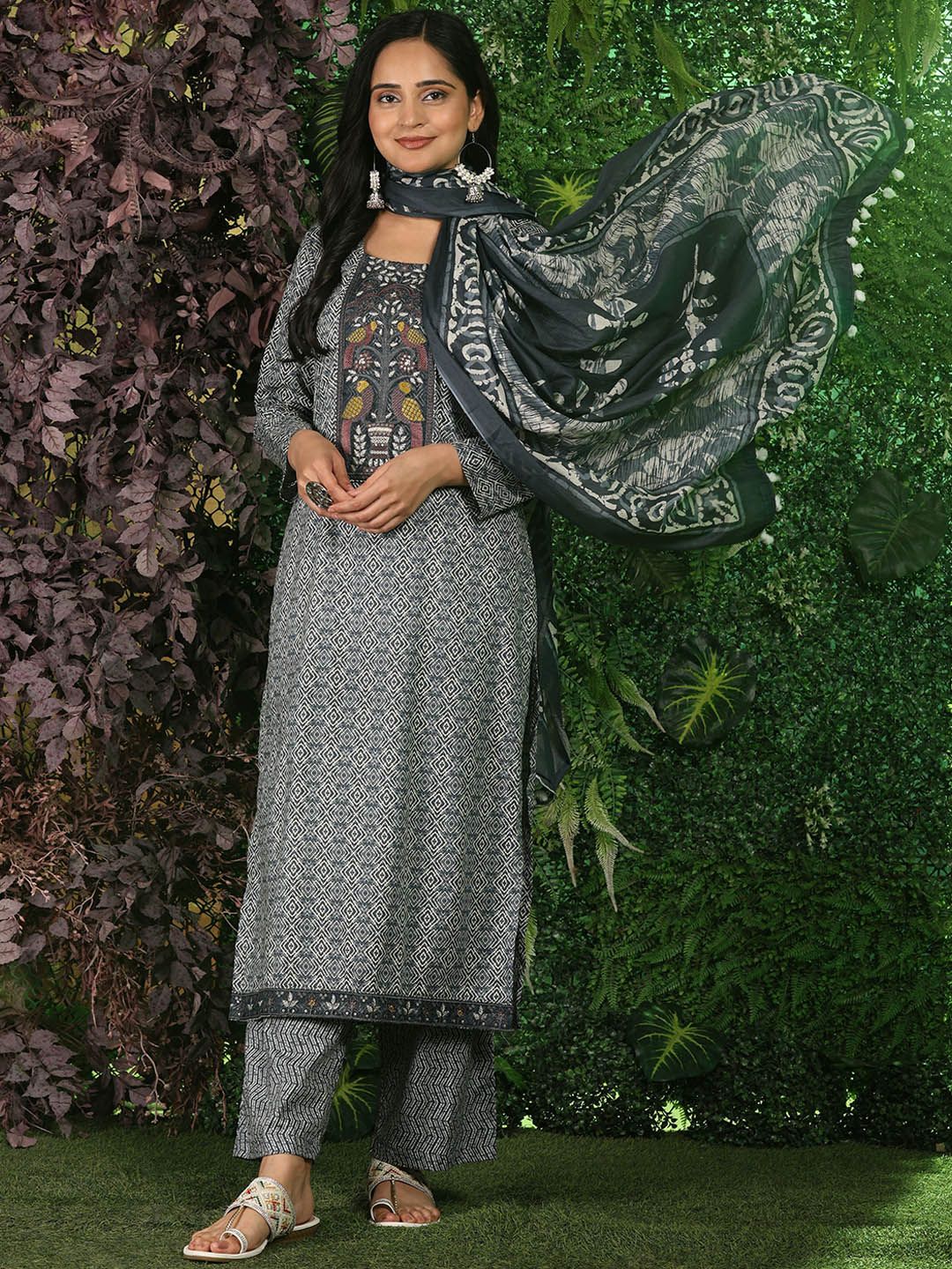 Mamicha Women Floral Printed Regular Pure Cotton Kurta with Palazzos & With Dupatta