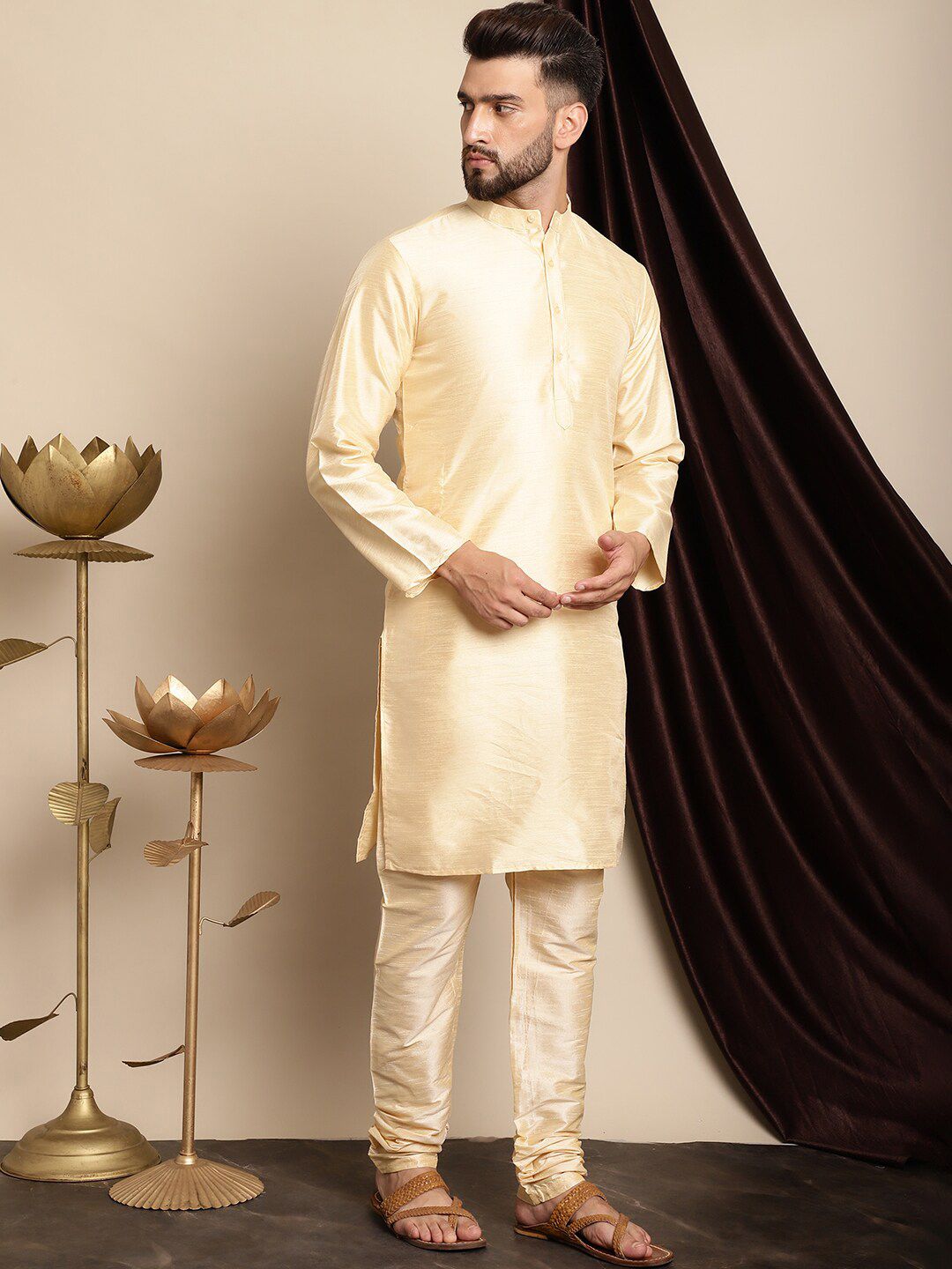 Kurta Sutera Dupion Biasa Anouk Beige Band Collar dengan Churidar