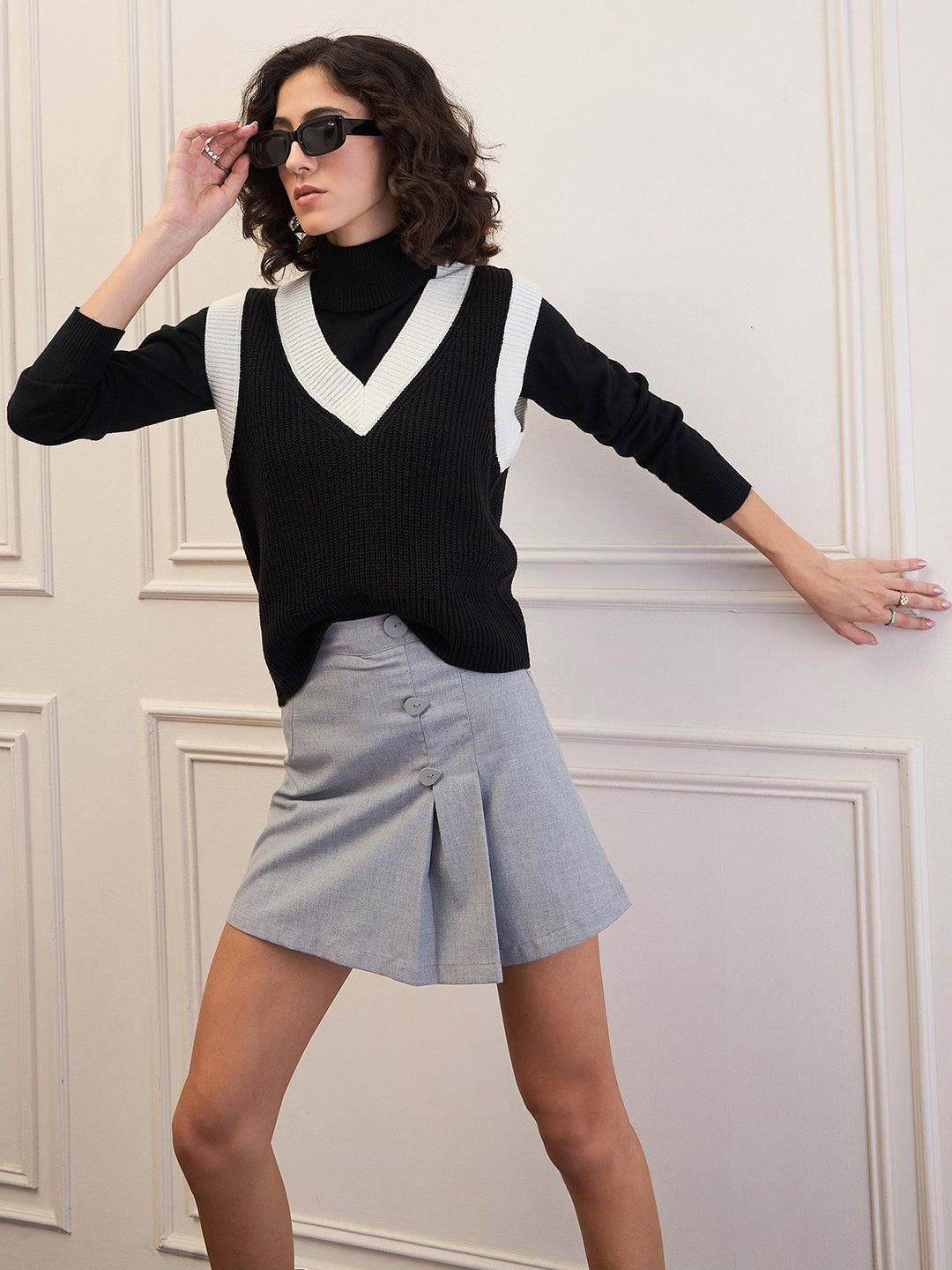 SASSAFRAS Women Crop Sweater Vest