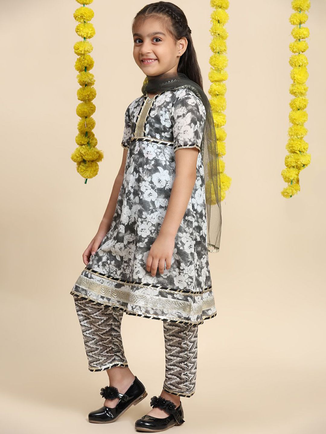 Cutiekins Girls Floral Printed V-Neck A-Line Kurta with Palazzo & Dupatta
