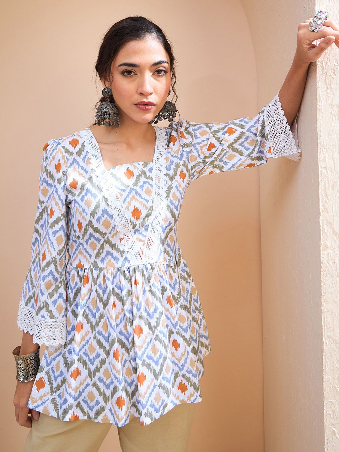 Shae by SASSAFRAS Geometric Printed V-Neck Angrakha Kurti