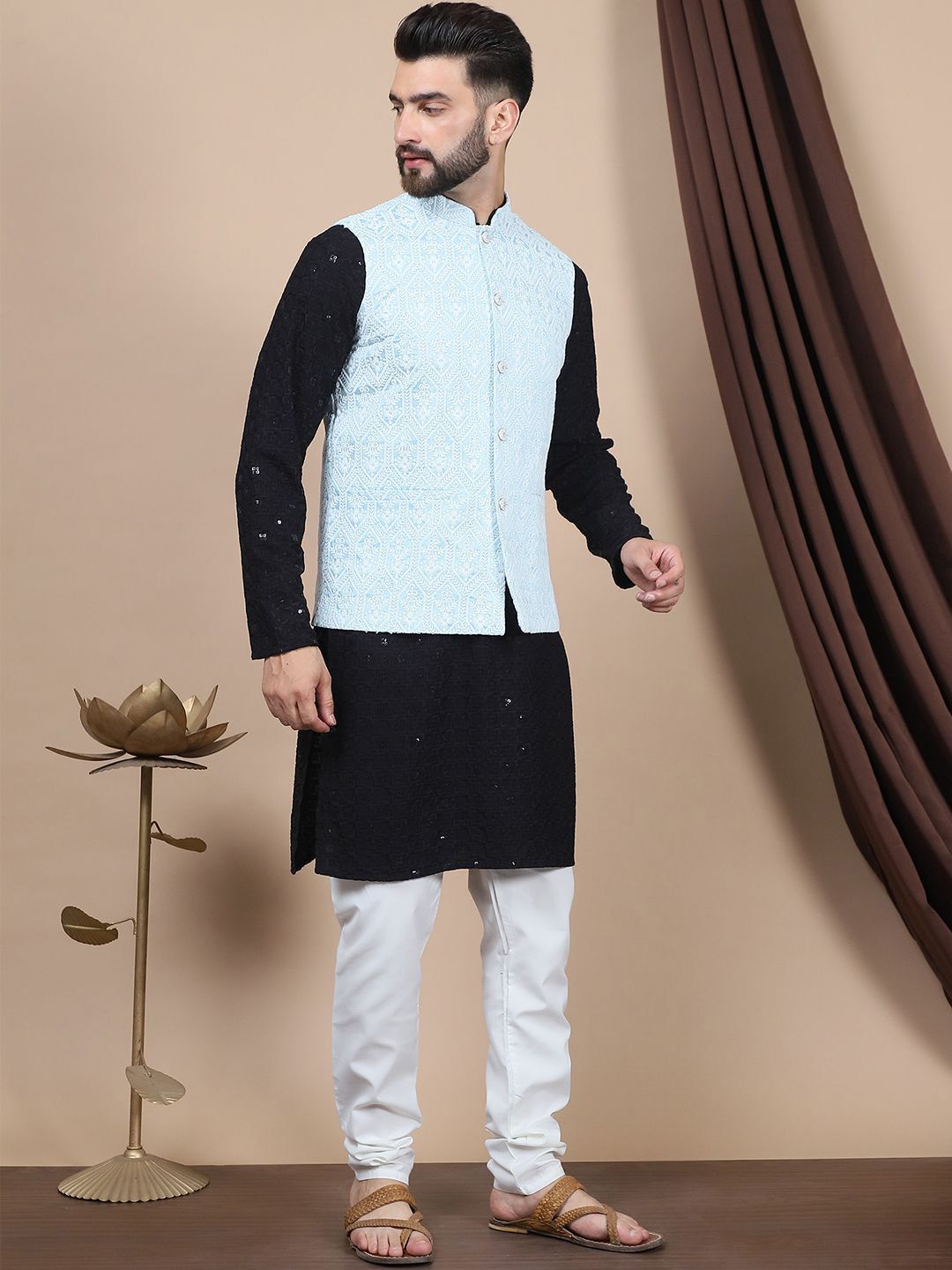 Anouk Black Floral Sulam Labuci Kapas Lurus Kurta & Jaket Churidar & Nehru