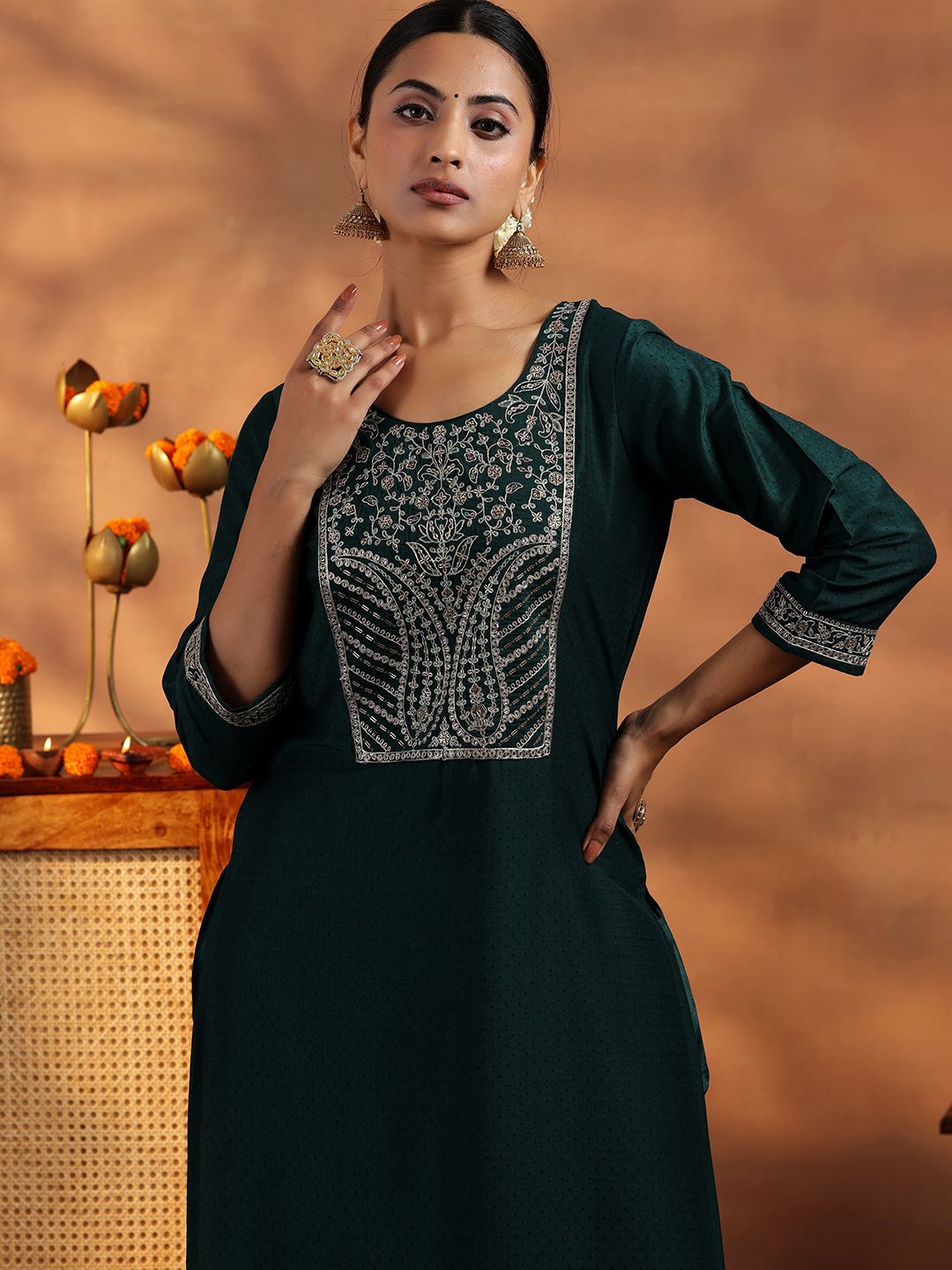 Libas paisley bersulam kerja zari dobby menenun kurta lurus dengan seluar & dupatta